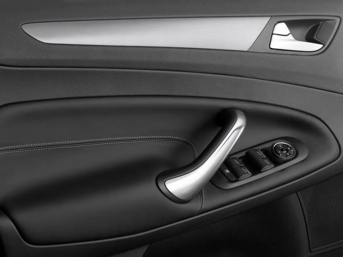 Ford Mondeo IV Рестайлинг Седан — фото 11