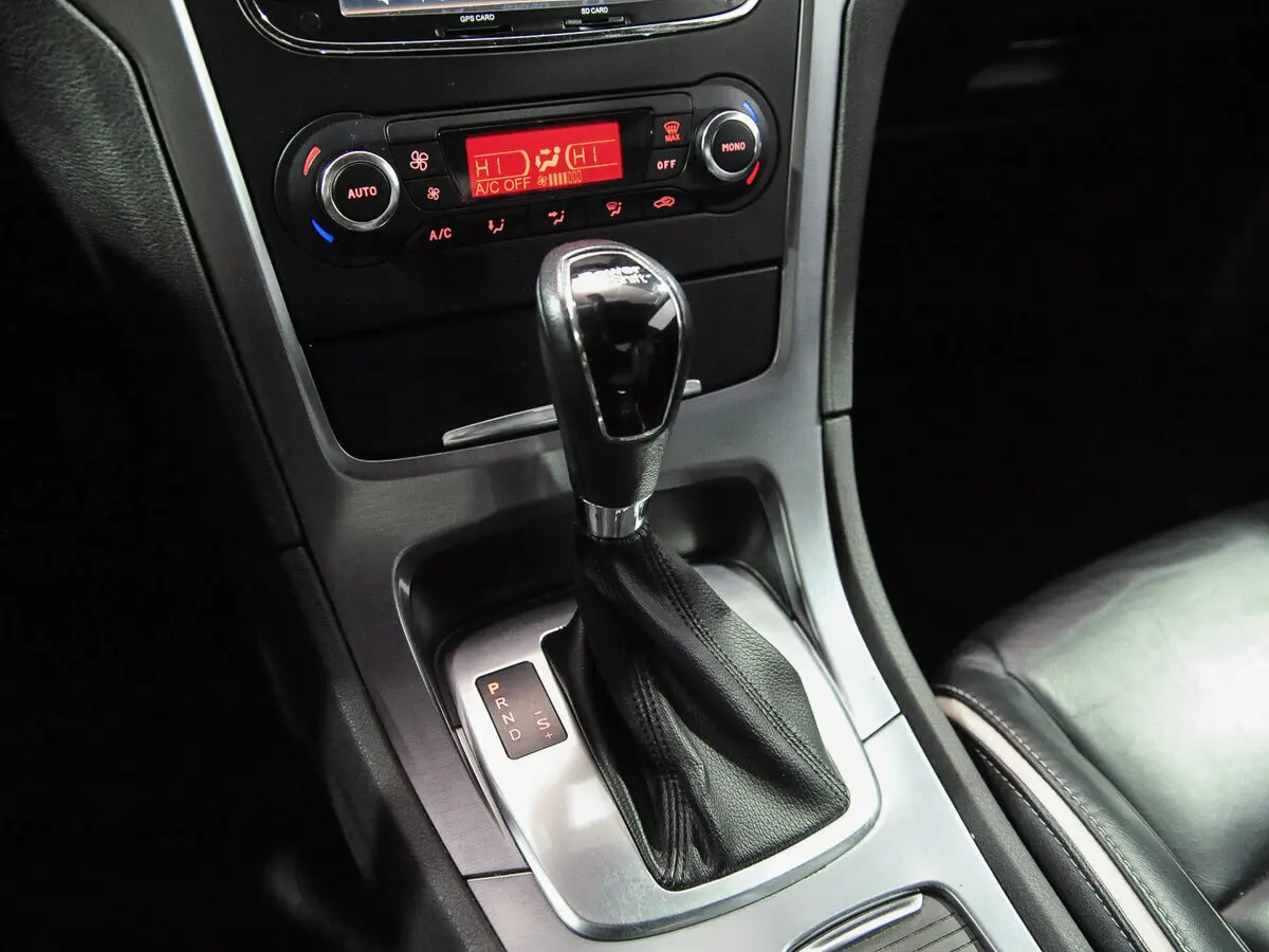 Ford Mondeo IV Рестайлинг Седан — фото 12