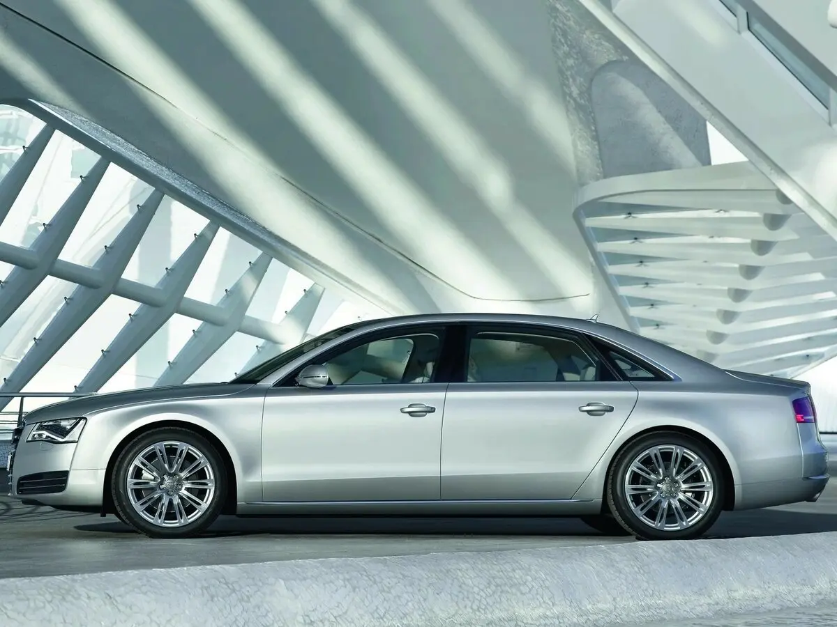 Audi A8 III (D4) Седан Long — 照片 2