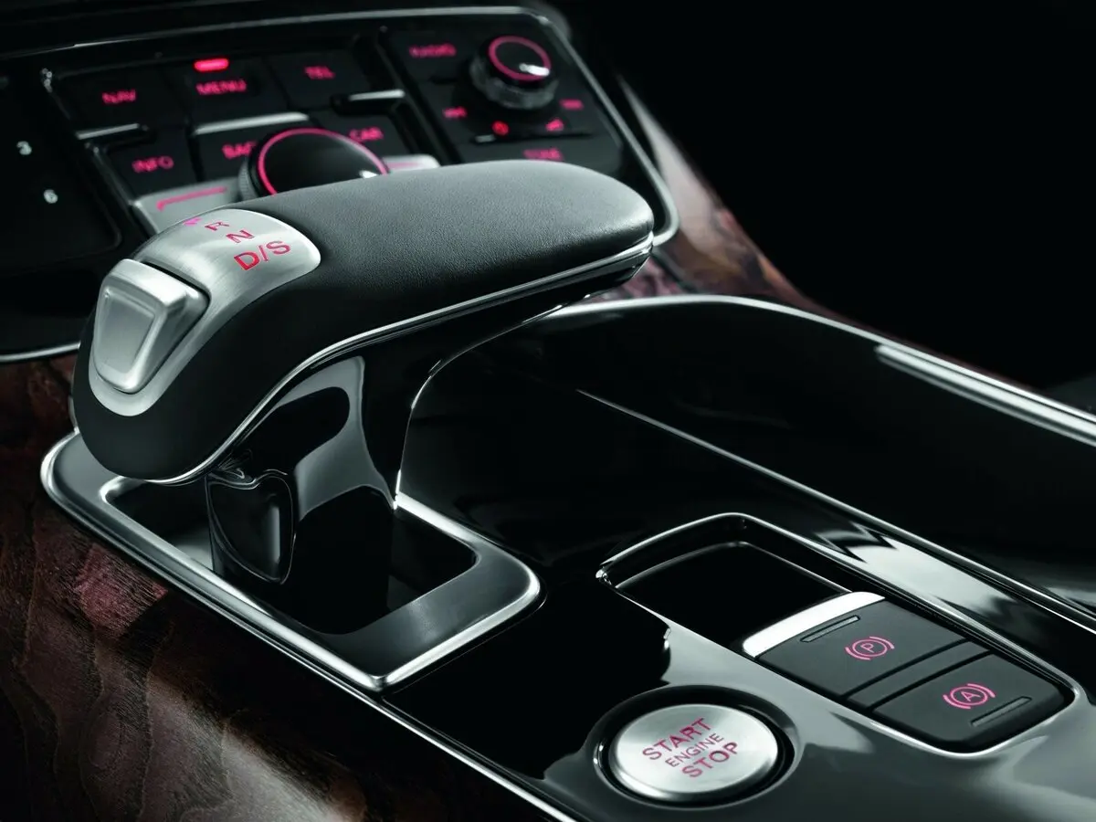 Audi A8 III (D4) Седан Long — 照片 12