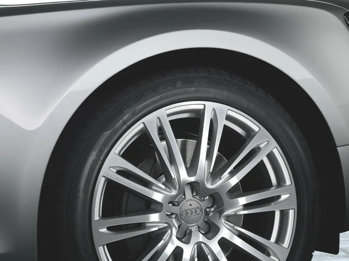 Audi A8 III (D4) Седан Long — 照片 17