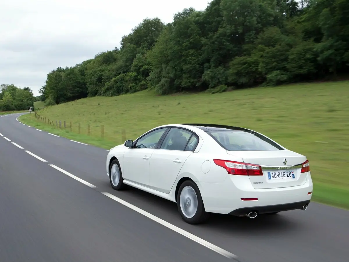 Renault Latitude I Седан — photo 5
