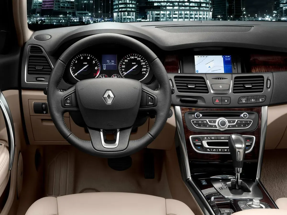 Renault Latitude I Седан — photo 6