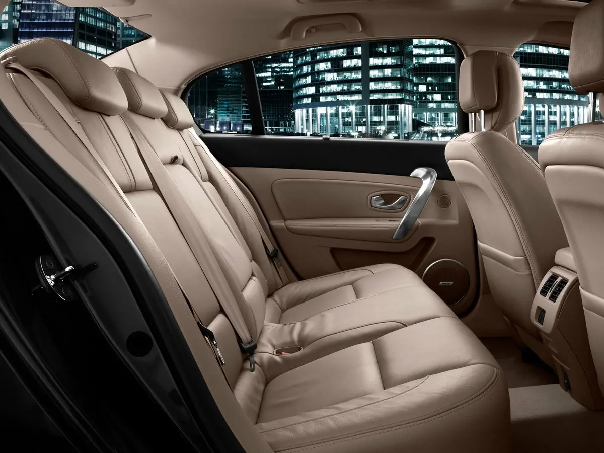 Renault Latitude I Седан — photo 8