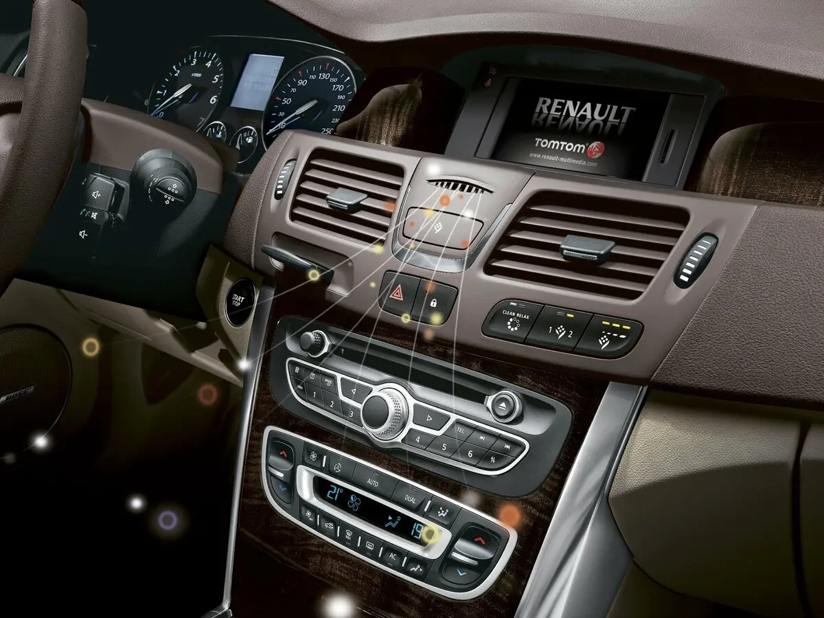 Renault Latitude I Седан — photo 9