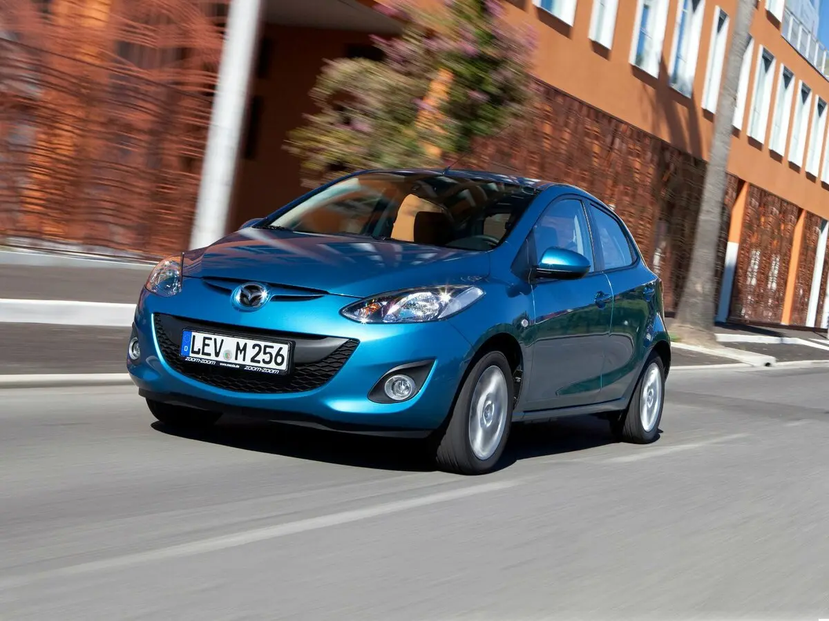 Mazda 2 II Рестайлинг (DE2) Хэтчбек 5 дв.