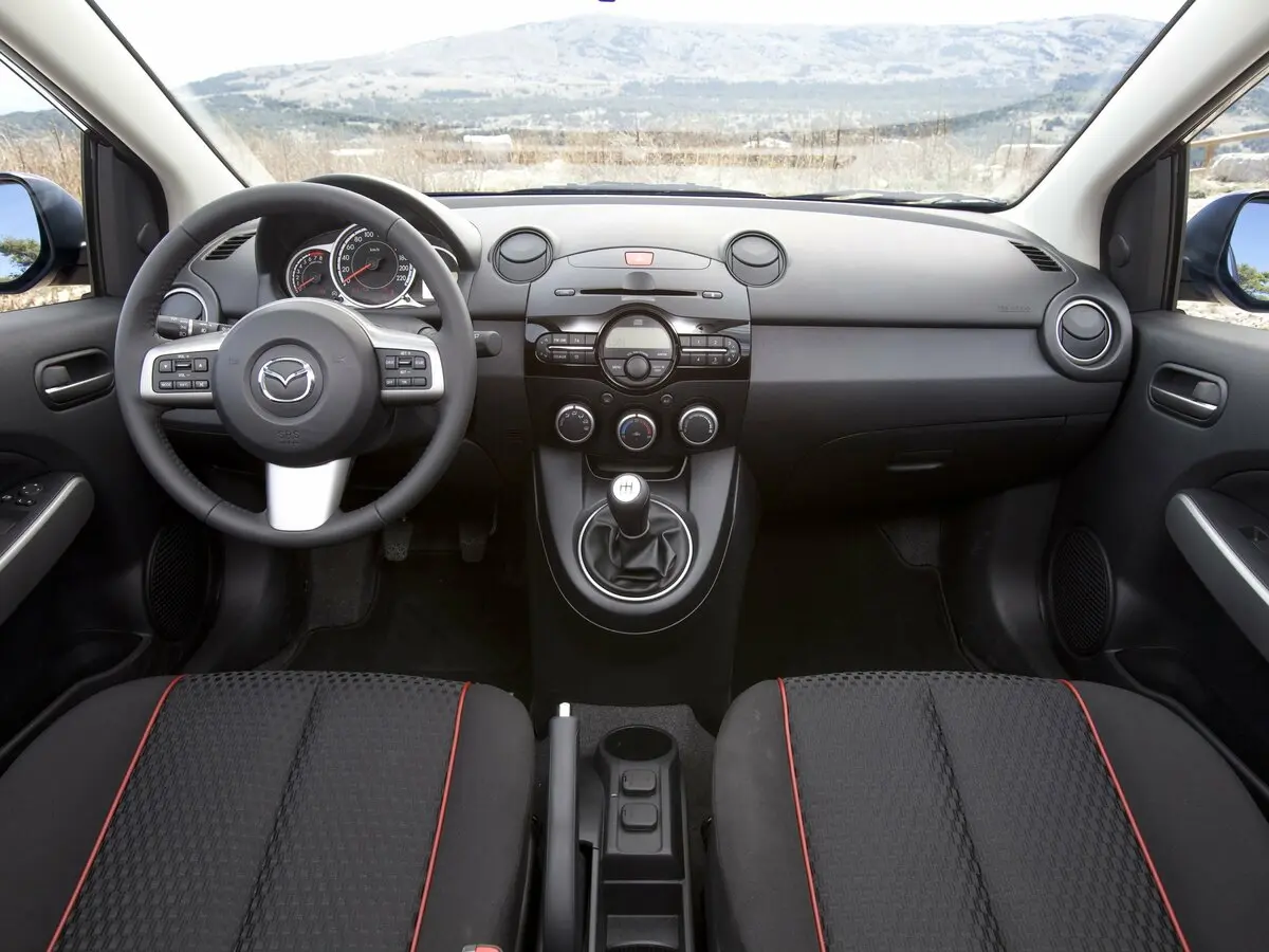 Mazda 2 II Рестайлинг (DE2) Хэтчбек 5 дв. — сүрөт 6