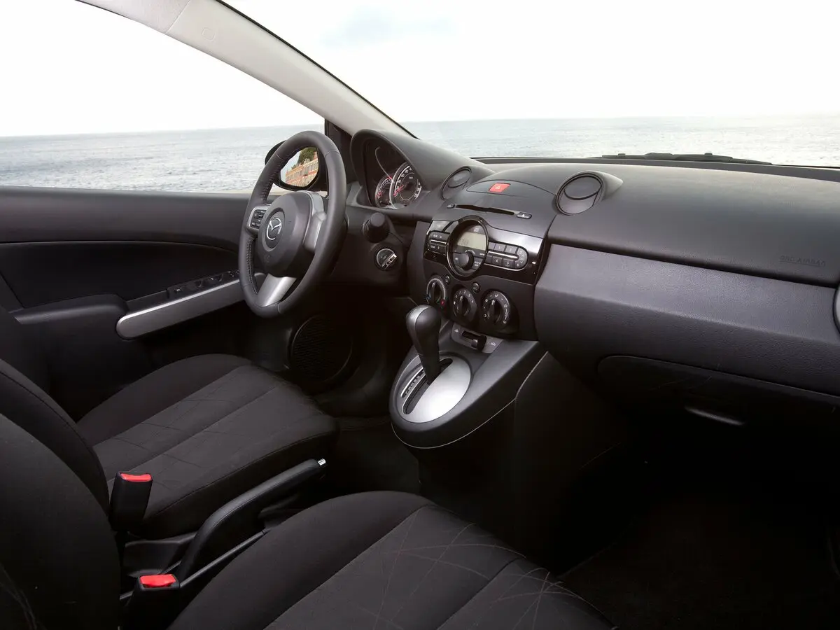 Mazda 2 II Рестайлинг (DE2) Хэтчбек 5 дв. — сүрөт 7