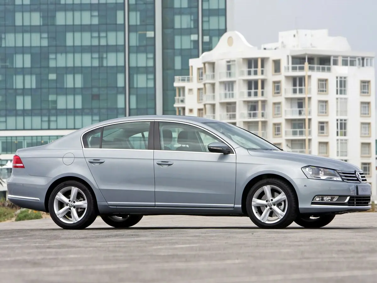 Volkswagen Passat B7 Седан — фото 2
