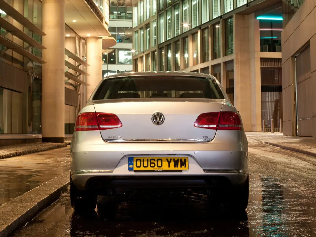 Volkswagen Passat B7 Седан — фото 4
