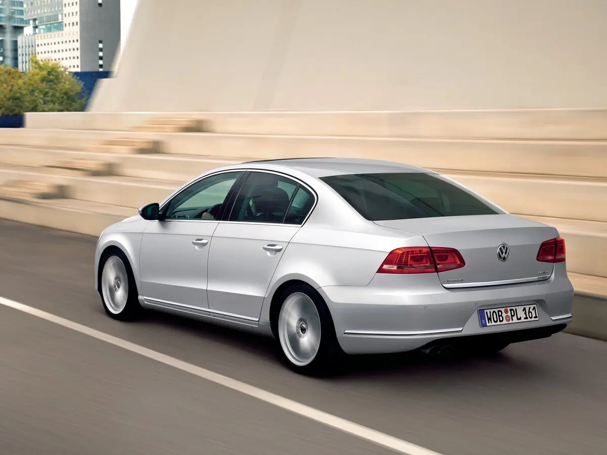 Volkswagen Passat B7 Седан — фото 5