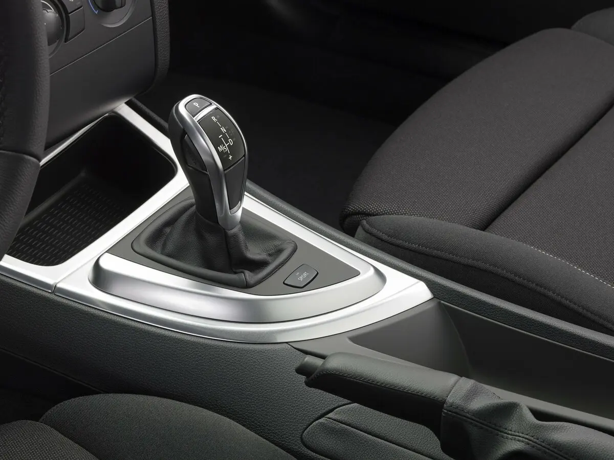BMW 1 серии I (E82/E88) Рестайлинг 2 Кабриолет — сүрөт 10