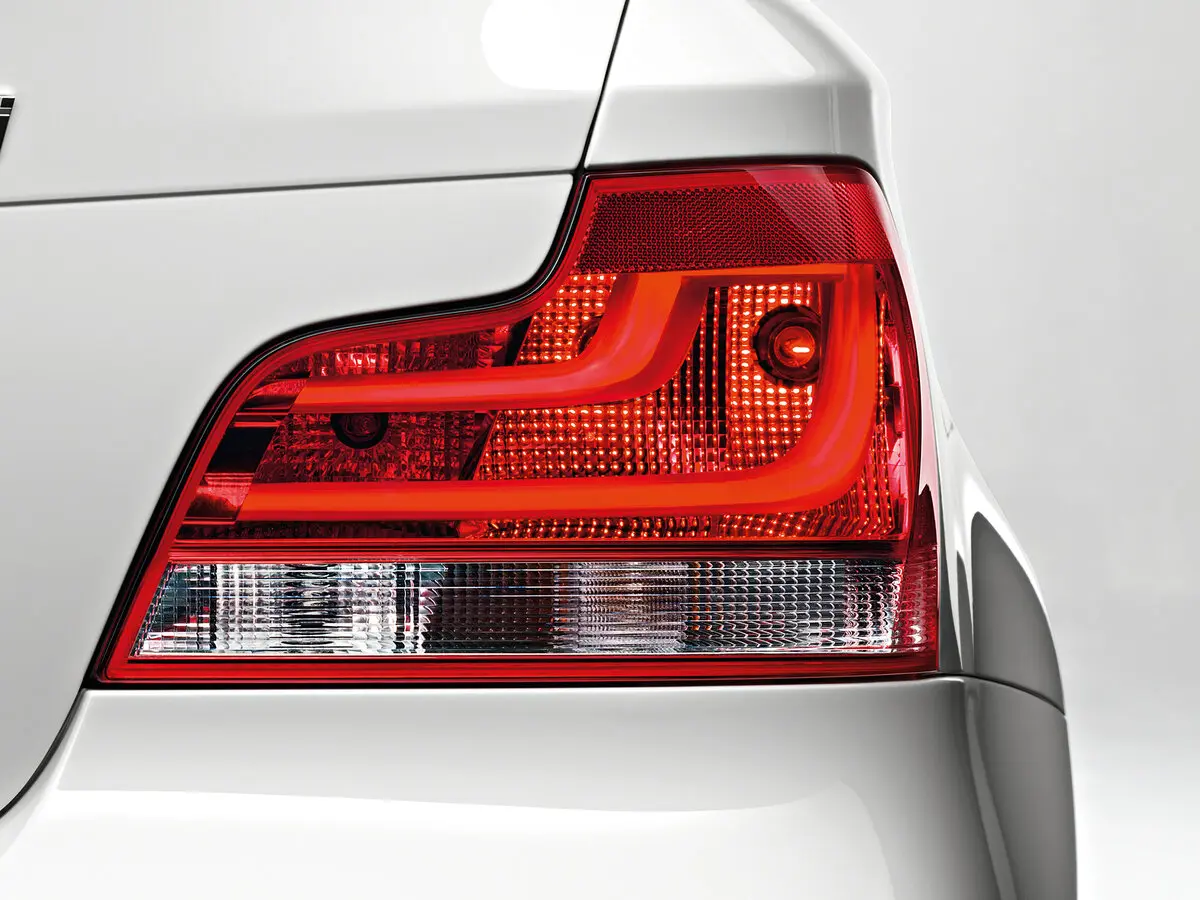 BMW 1 серии I (E82/E88) Рестайлинг 2 Кабриолет — сүрөт 12
