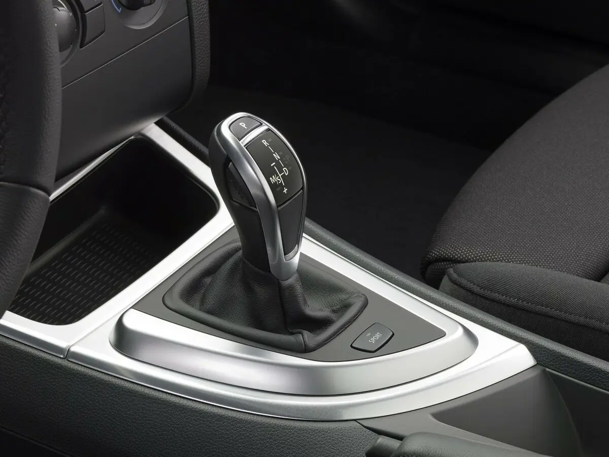 BMW 1 серии I (E82/E88) Рестайлинг 2 Купе — сүрөт 10