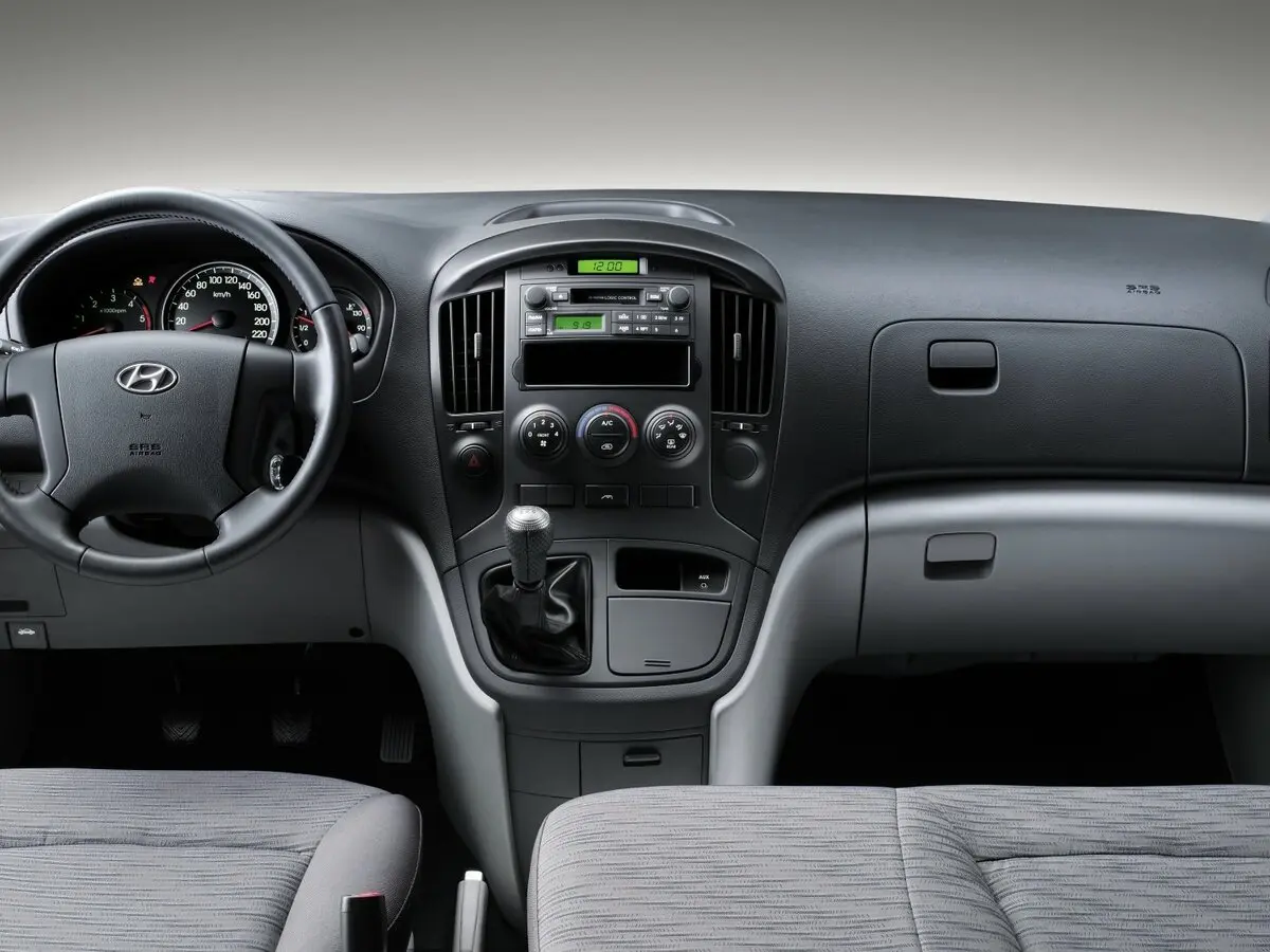 Hyundai H-1 II Минивэн — фото 4