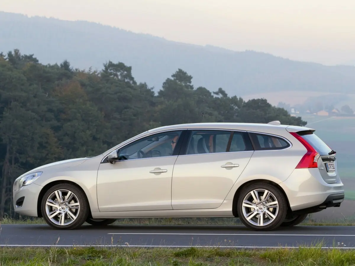 Volvo V60 I Универсал 5 дв. — photo 2