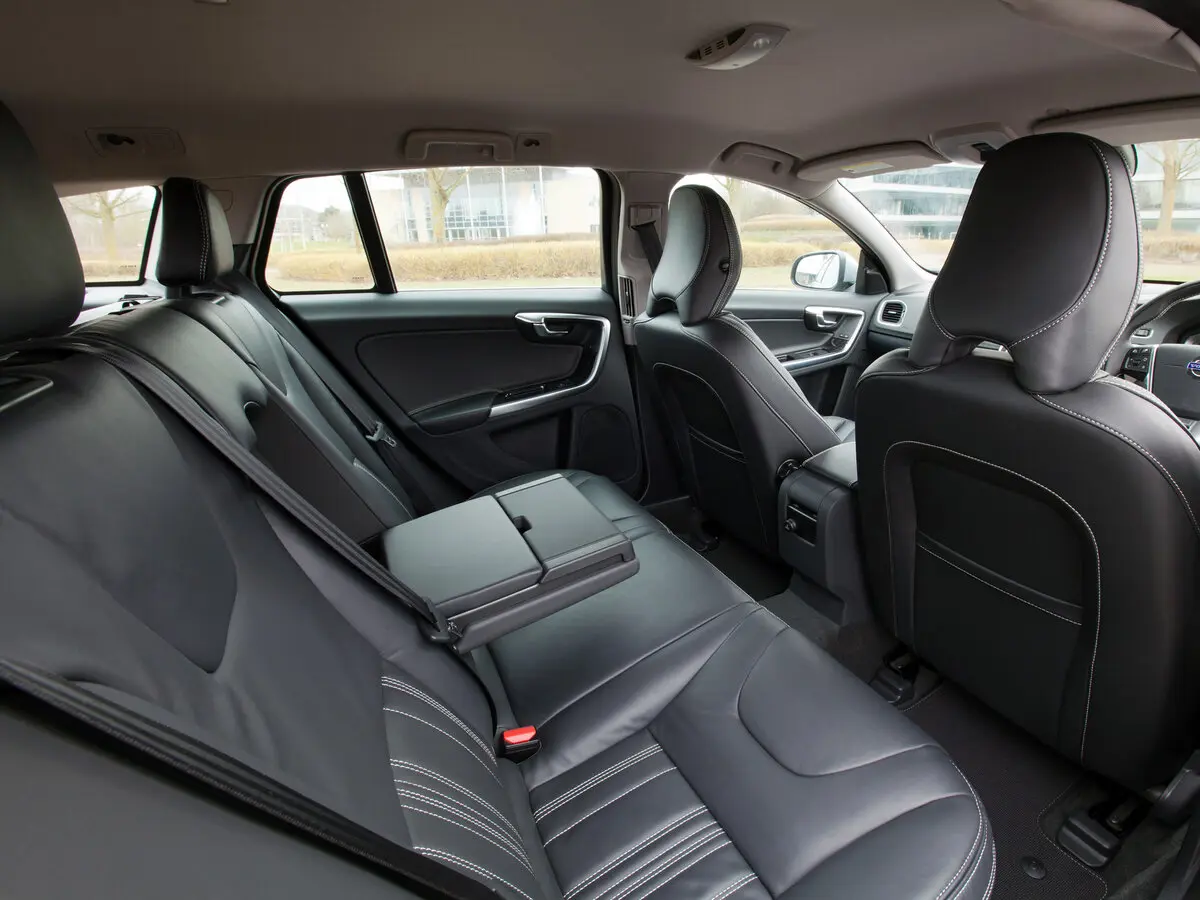 Volvo V60 I Универсал 5 дв. — photo 9