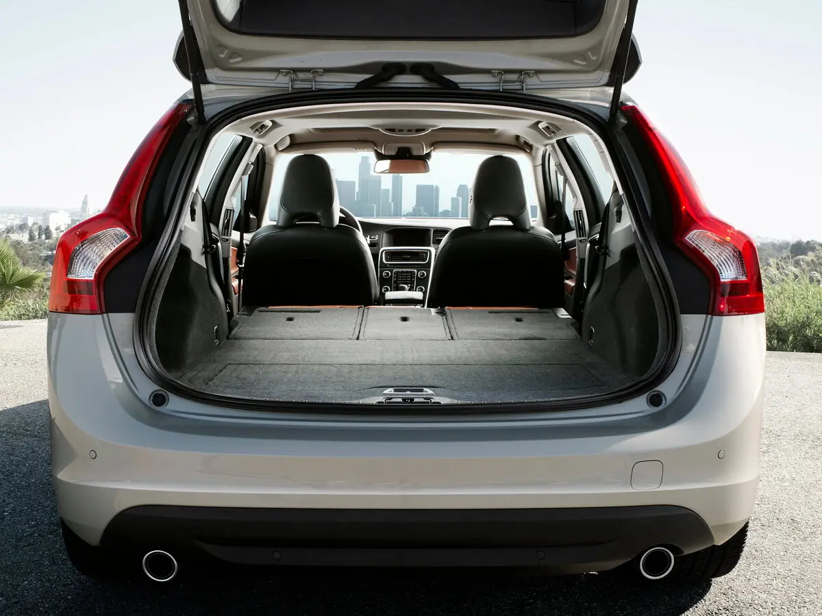 Volvo V60 I Универсал 5 дв. — photo 10