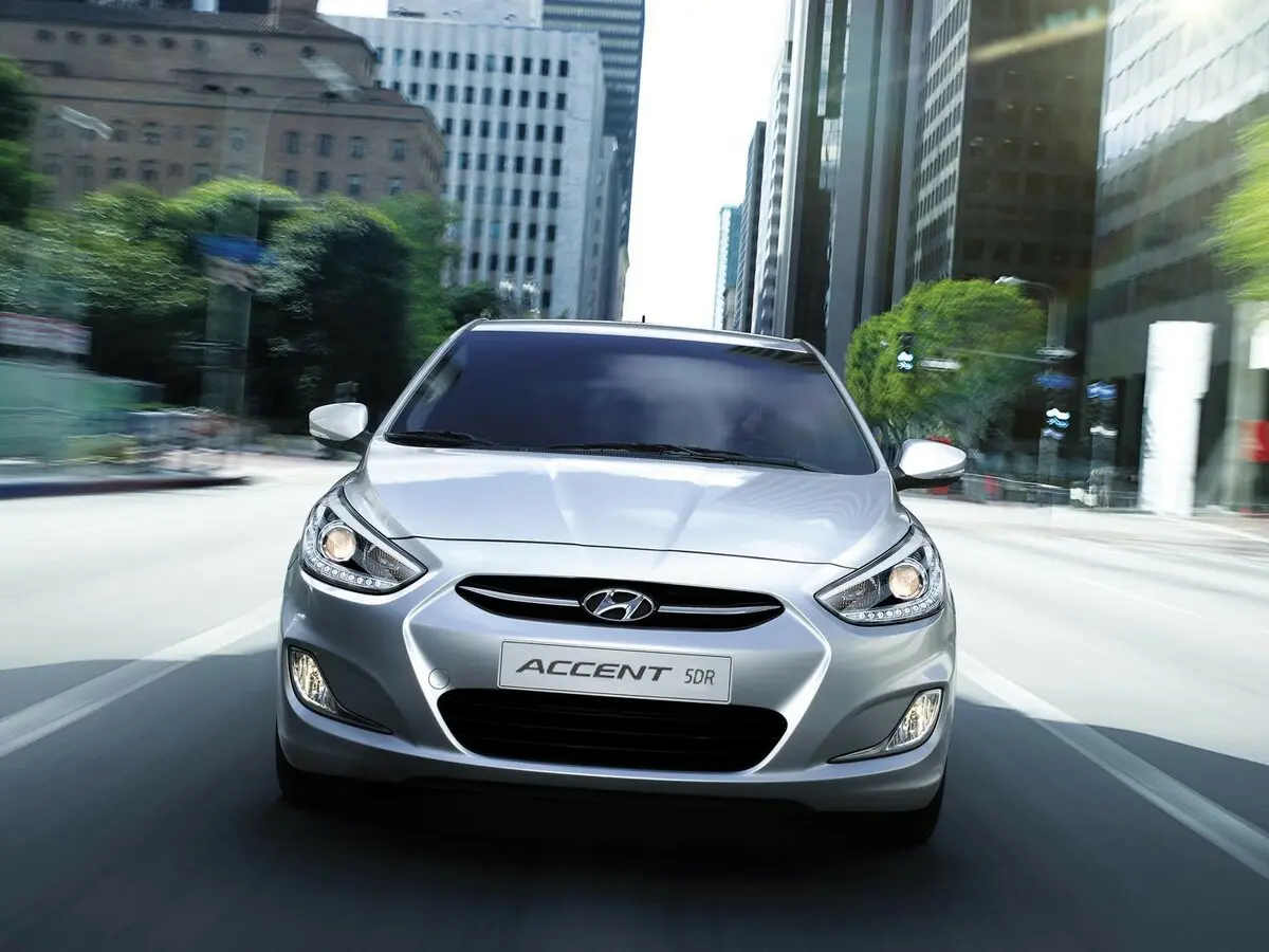 Hyundai Solaris I Хэтчбек 5 дв. — сүрөт 2