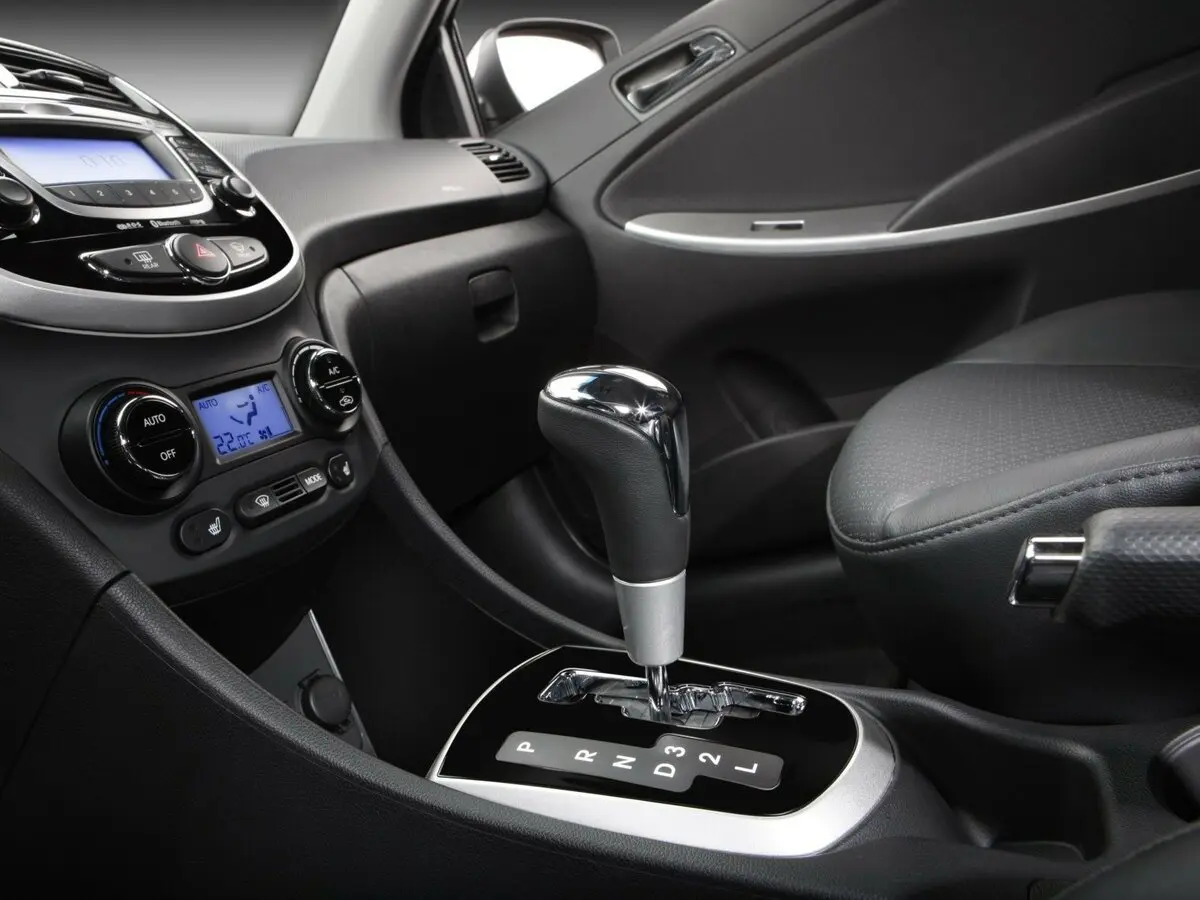 Hyundai Solaris I Хэтчбек 5 дв. — сүрөт 9