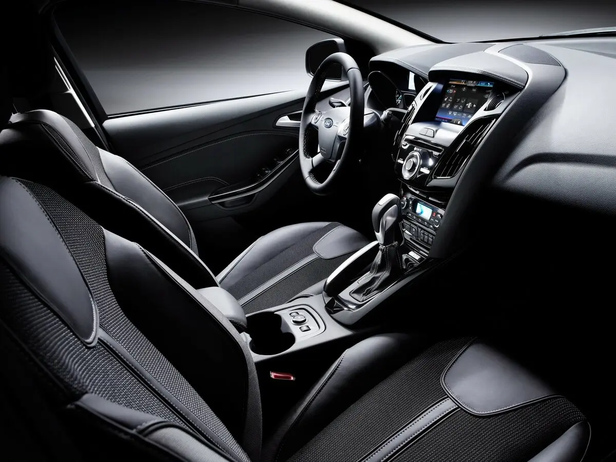 Ford Focus III Хэтчбек 5 дв. — фото 7