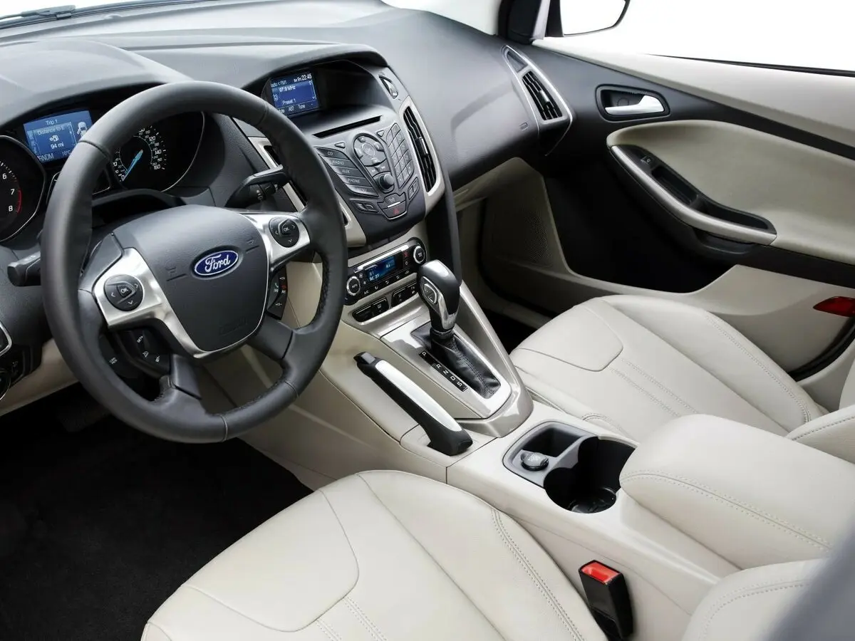 Ford Focus III Хэтчбек 5 дв. — фото 8