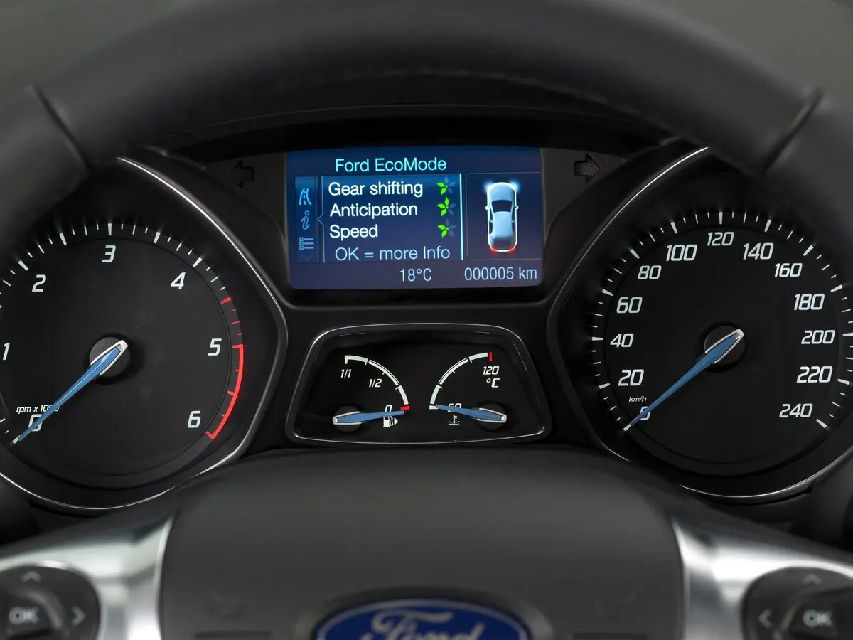 Ford Focus III Хэтчбек 5 дв. — фото 9