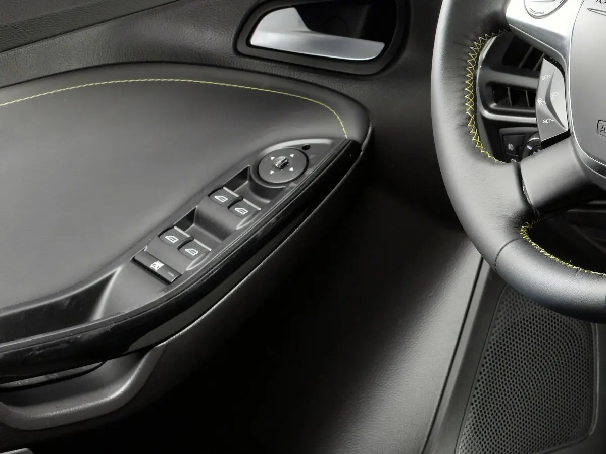 Ford Focus III Хэтчбек 5 дв. — фото 13