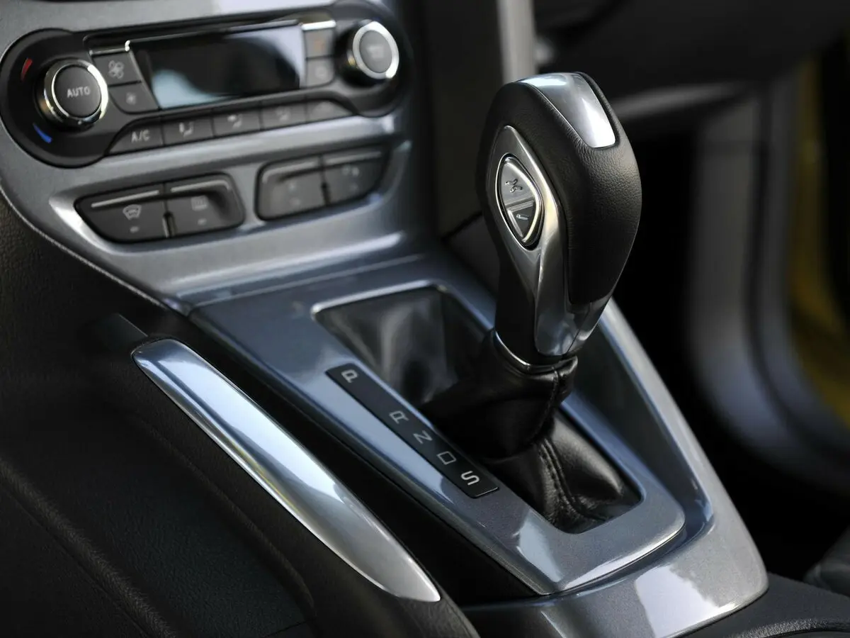 Ford Focus III Хэтчбек 5 дв. — фото 14