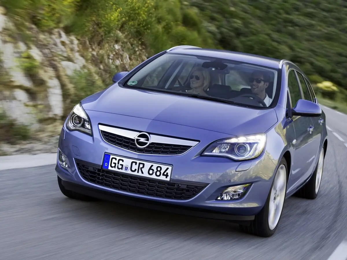 Opel Astra J Универсал 5 дв. — фото 3