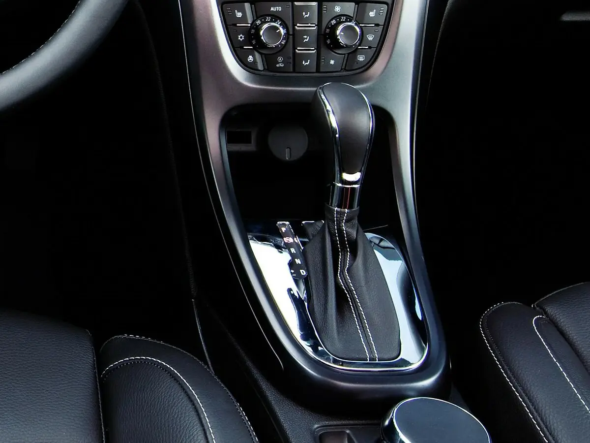 Opel Astra J Универсал 5 дв. — фото 8