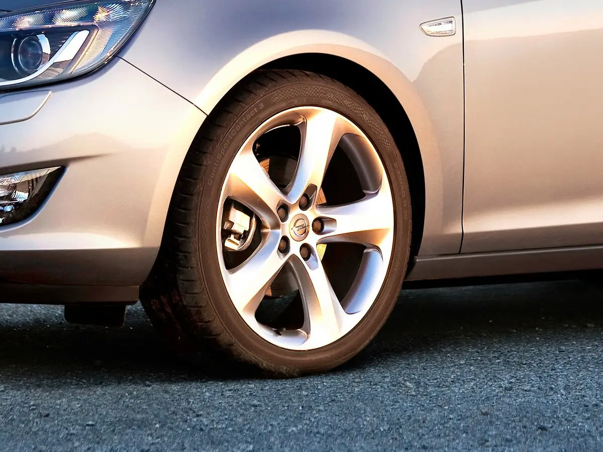 Opel Astra J Универсал 5 дв. — фото 13