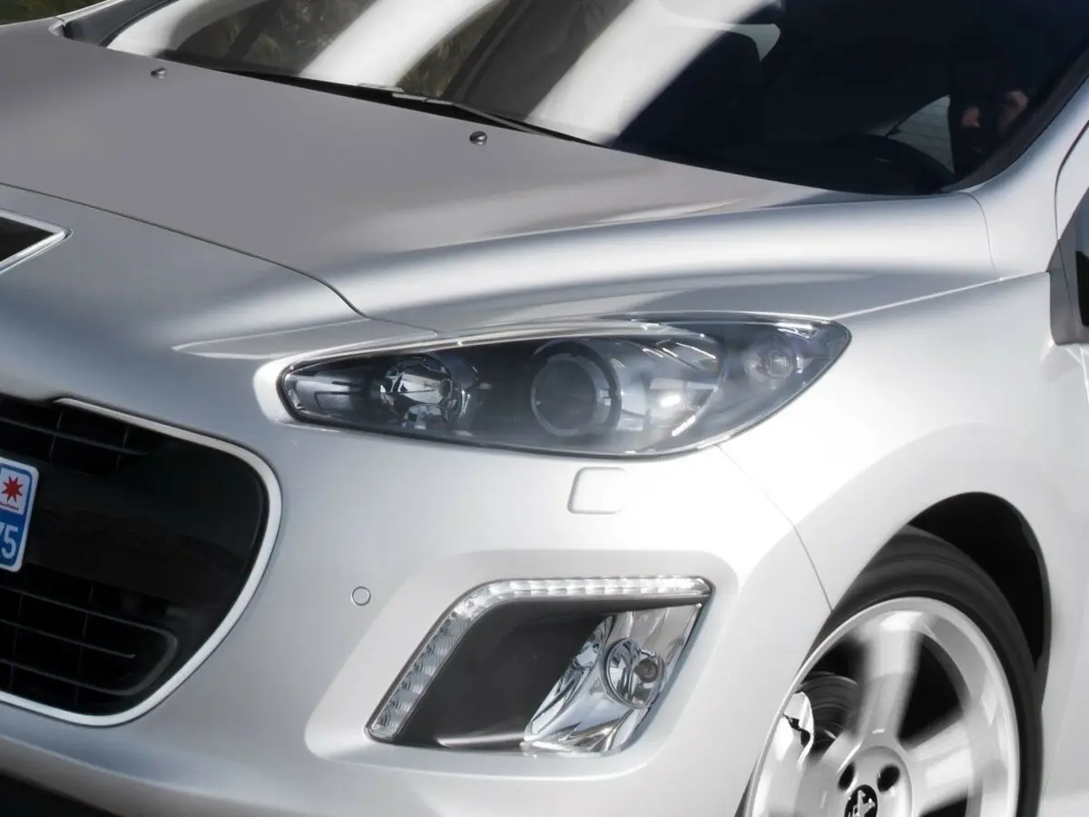 Peugeot 308 I Рестайлинг Хэтчбек 5 дв. — сүрөт 9