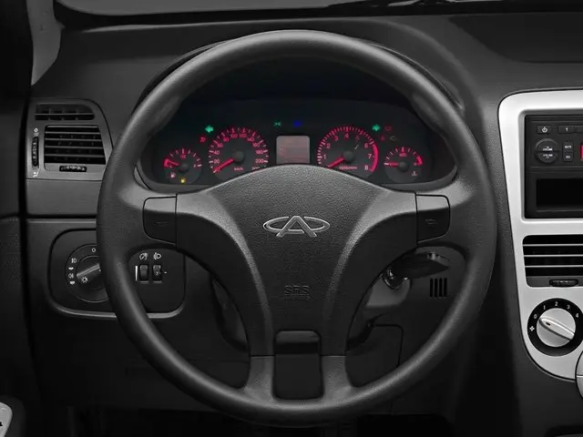 Chery Bonus (A13) 2011 – 2014 Лифтбек — сүрөт 8