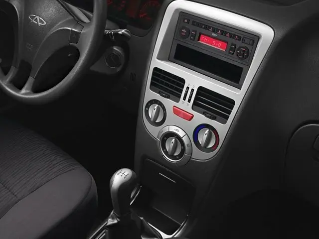 Chery Bonus (A13) 2011 – 2014 Лифтбек — сүрөт 15
