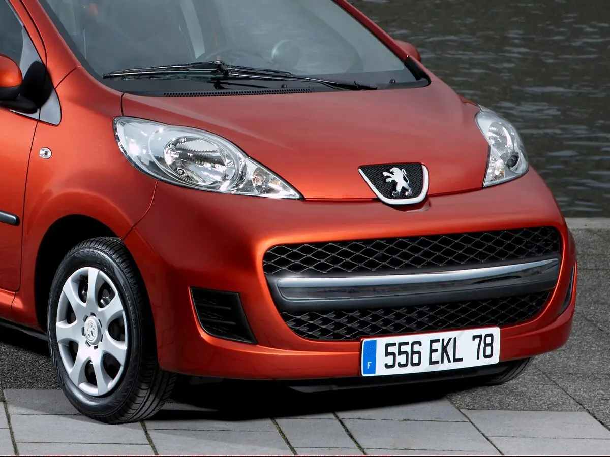 Peugeot 107 I Рестайлинг Хэтчбек 3 дв. — 照片 5