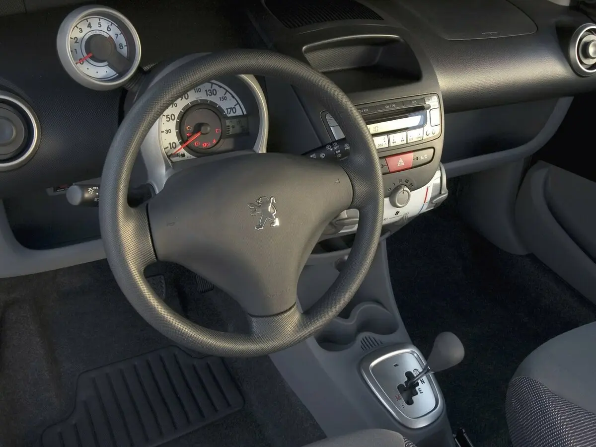 Peugeot 107 I Рестайлинг Хэтчбек 3 дв. — 照片 7