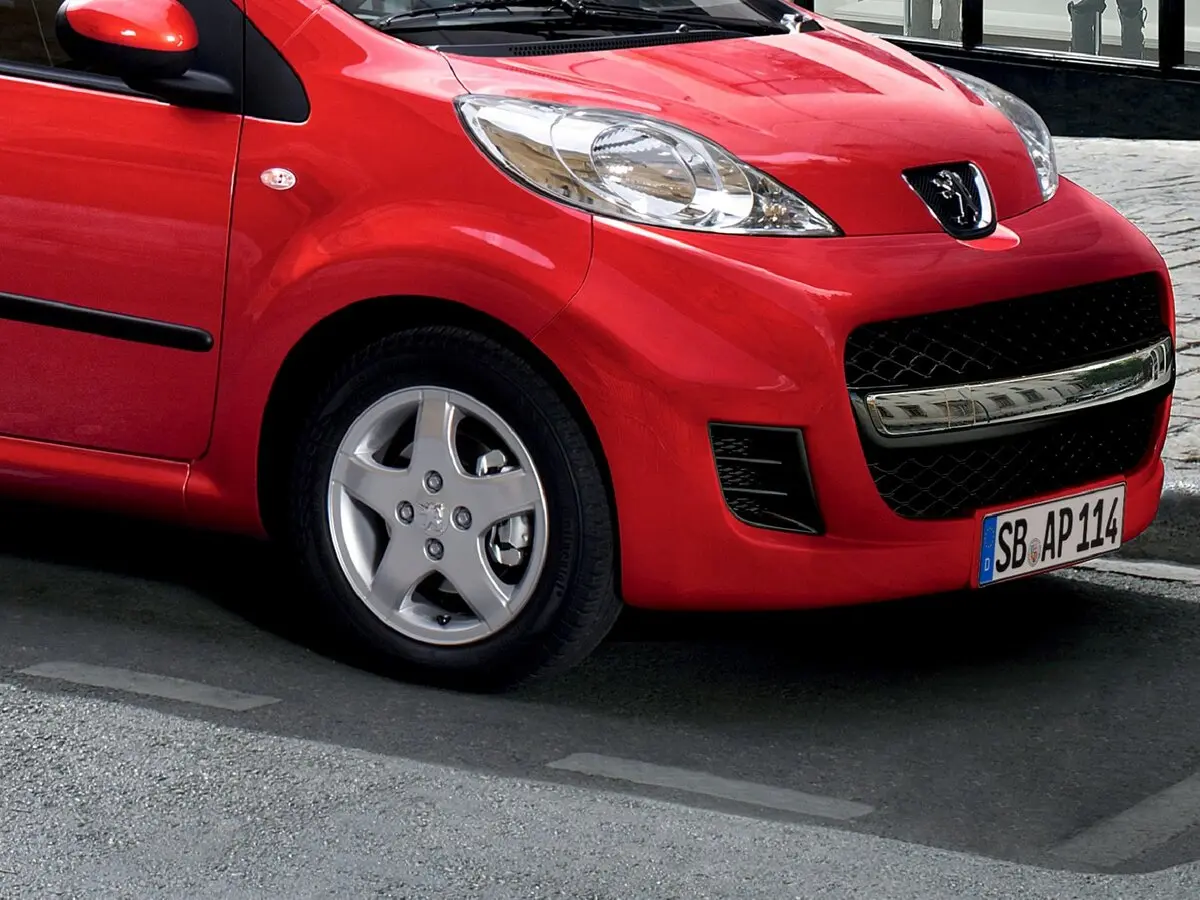 Peugeot 107 I Рестайлинг Хэтчбек 3 дв. — 照片 8