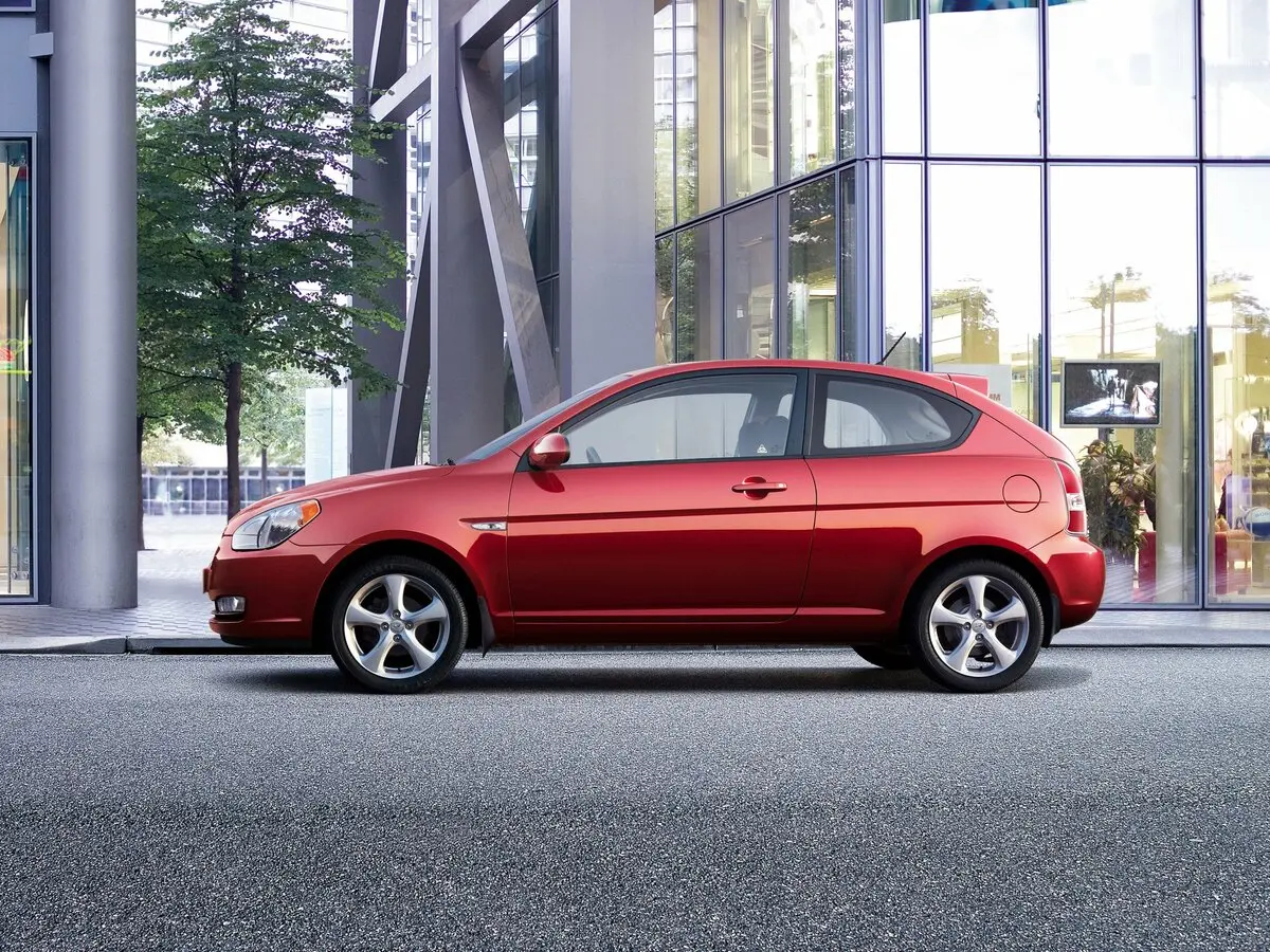 Hyundai Accent III Хэтчбек 3 дв. — фото 2