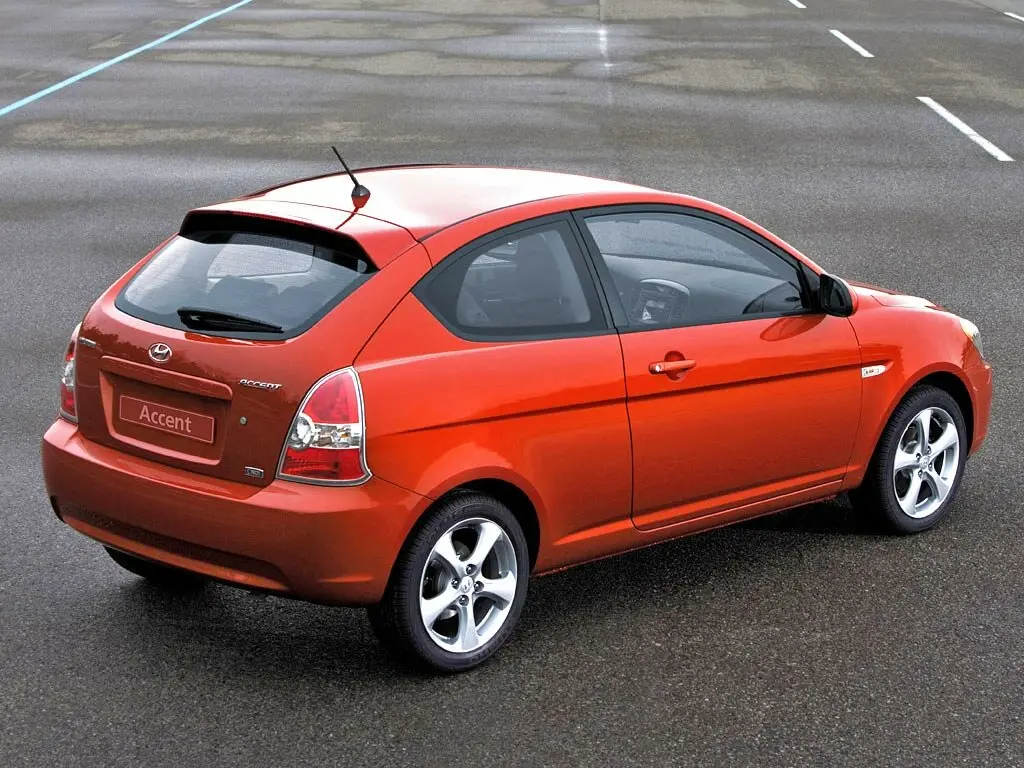 Hyundai Accent III Хэтчбек 3 дв. — фото 3