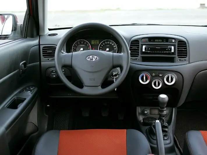 Hyundai Accent III Хэтчбек 3 дв. — фото 4
