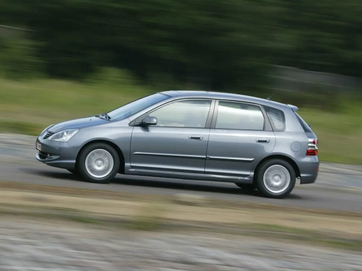 Honda Civic VII Рестайлинг Хэтчбек 5 дв. — фото 3