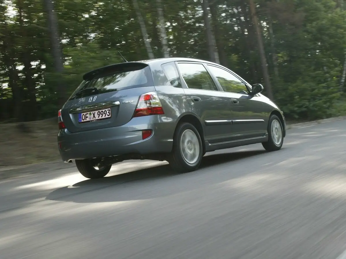 Honda Civic VII Рестайлинг Хэтчбек 5 дв. — фото 6