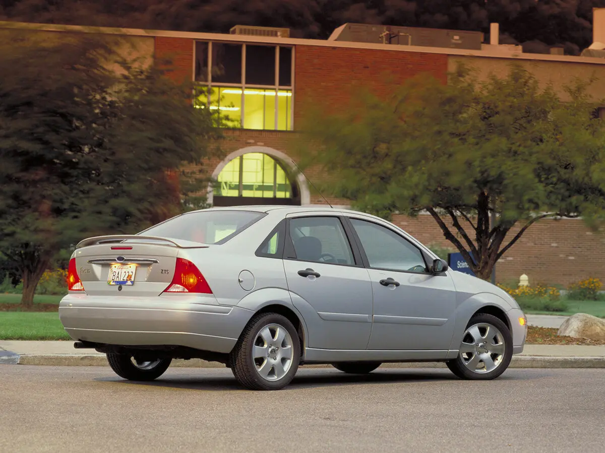 Ford Focus I Рестайлинг Седан — фото 3