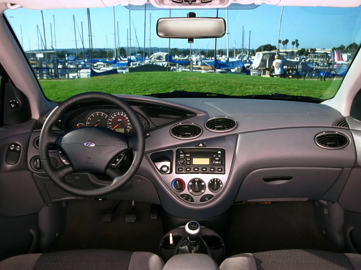 Ford Focus I Рестайлинг Седан — фото 7