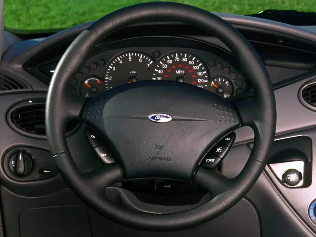 Ford Focus I Рестайлинг Седан — фото 10