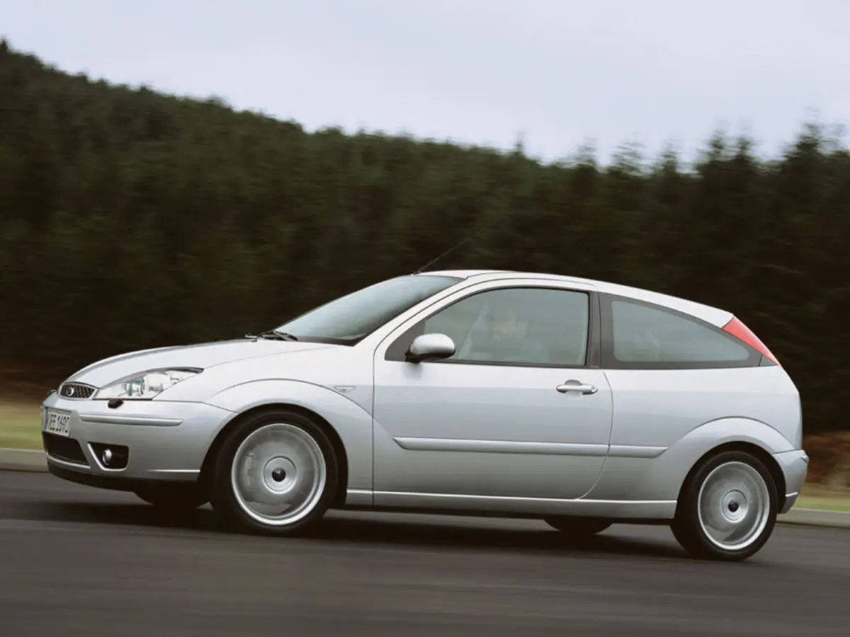 Ford Focus I Рестайлинг Хэтчбек 3 дв. — фото 2