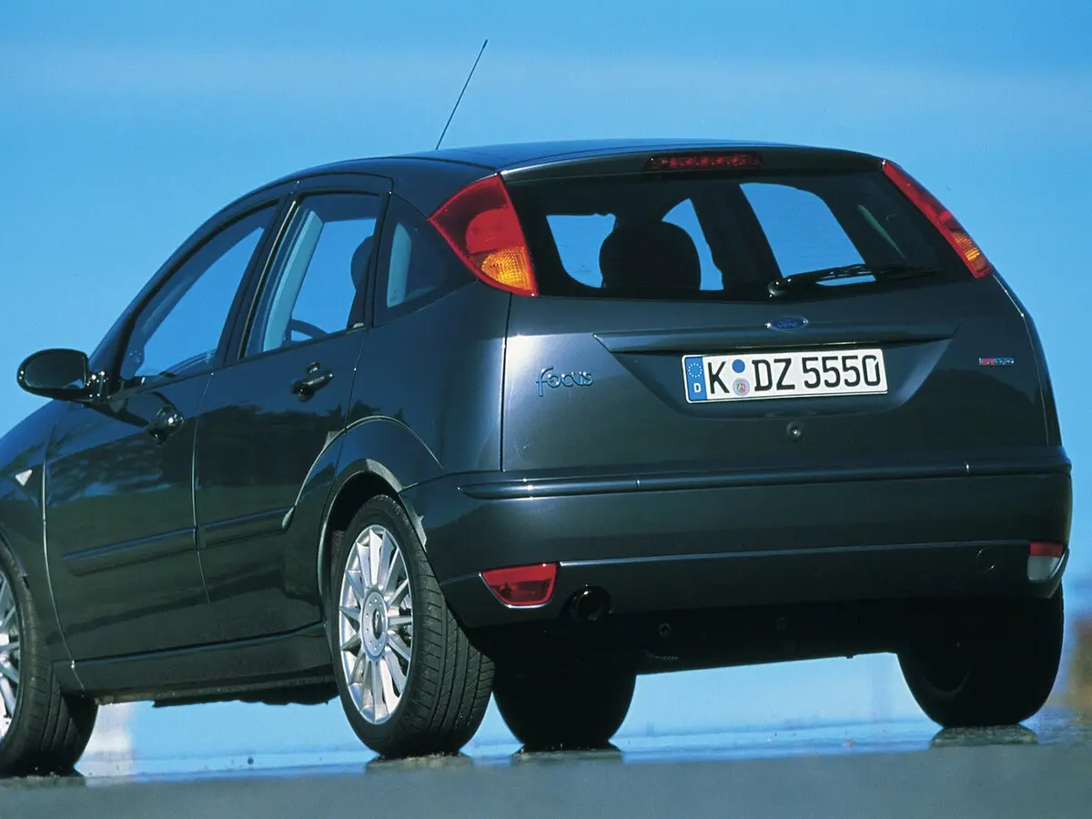 Ford Focus I Рестайлинг Хэтчбек 5 дв. — фото 4