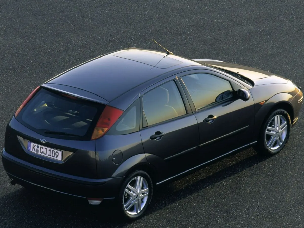 Ford Focus I Рестайлинг Хэтчбек 5 дв. — фото 5