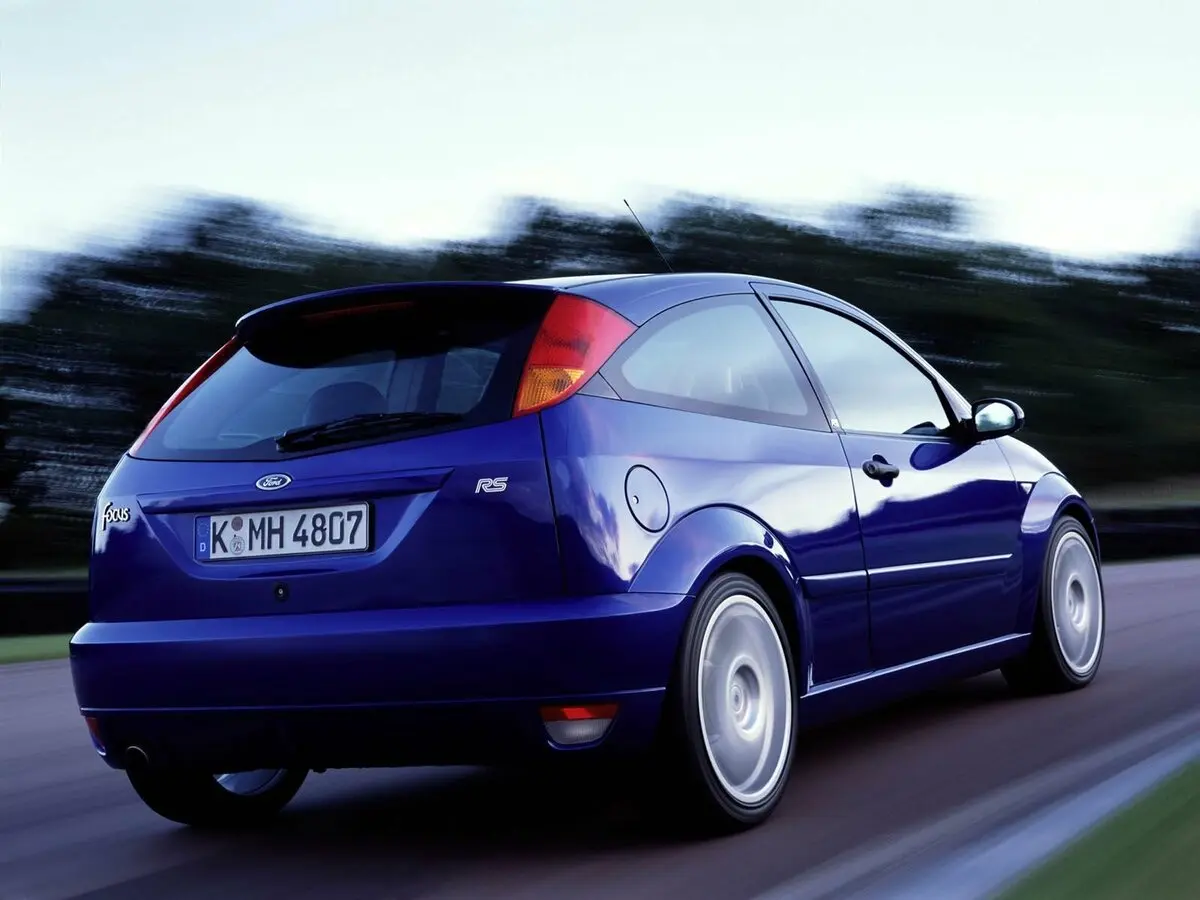 Ford Focus RS I Хэтчбек 3 дв. — сүрөт 4